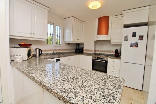 Apartamento de 2 habitaciones en Villamartin, Orihuela en venta - 199.000 € (Ref: 10057784)