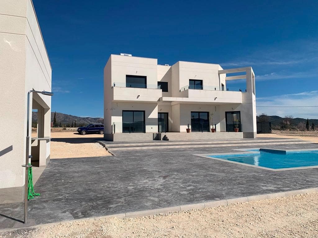 4 Zimmer Villa zu verkaufen in Pinoso mit Pool Garage - 518.000 € (Ref: 10074096)