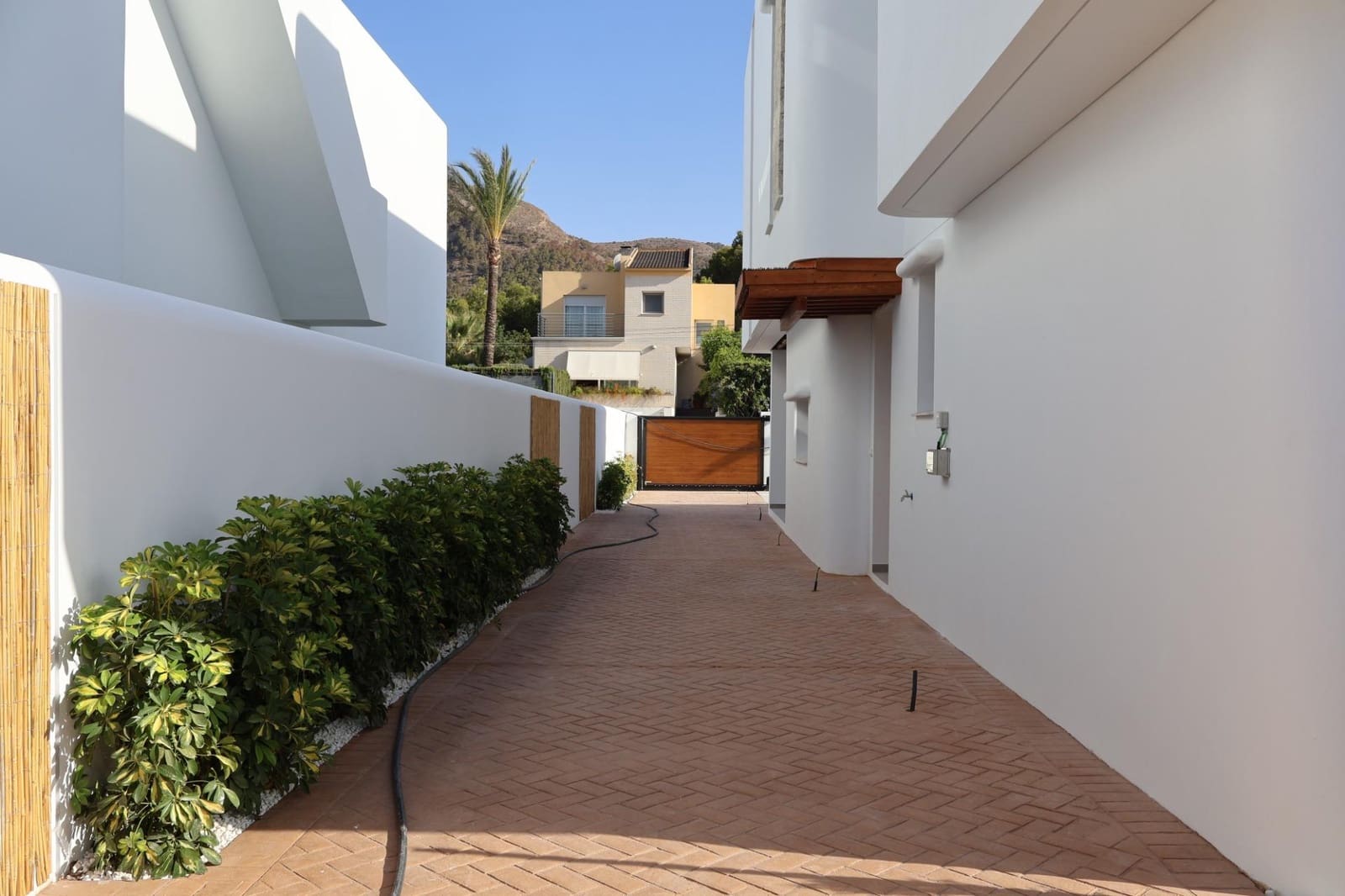 4 bedroom Villa for sale in Albir with pool garage - € 875,000 (Ref: 10074249)