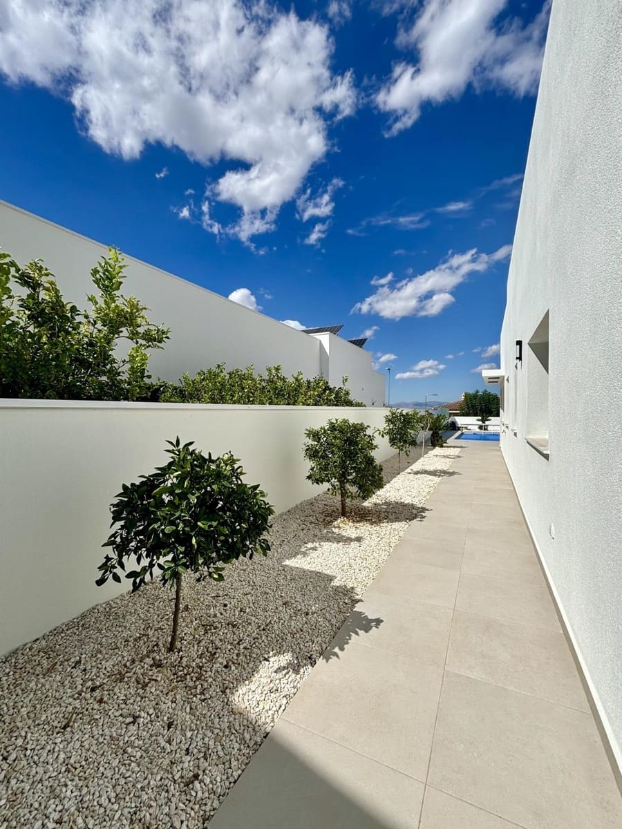 Chalet de 3 habitaciones en Benijófar en venta con piscina garaje - 589.000 € (Ref: 10087686)