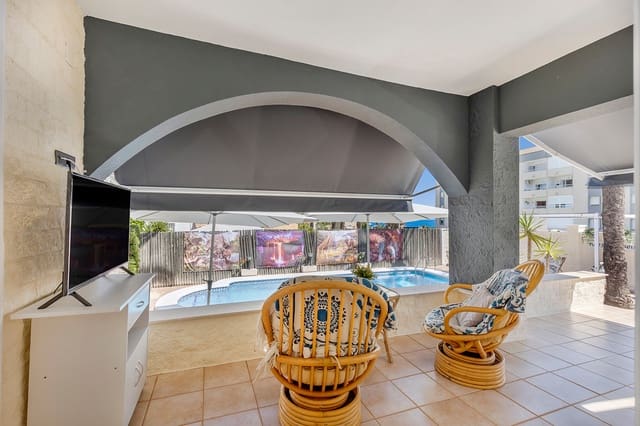 4 sypialnia Willa na sprzedaż w Torrevieja z basenem - 656 000 € (Ref: 10088013)