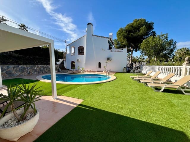 4 chambre Villa/Maison à vendre à Villamartin, Orihuela avec piscine garage - 879 000 € (Ref: 10088038)