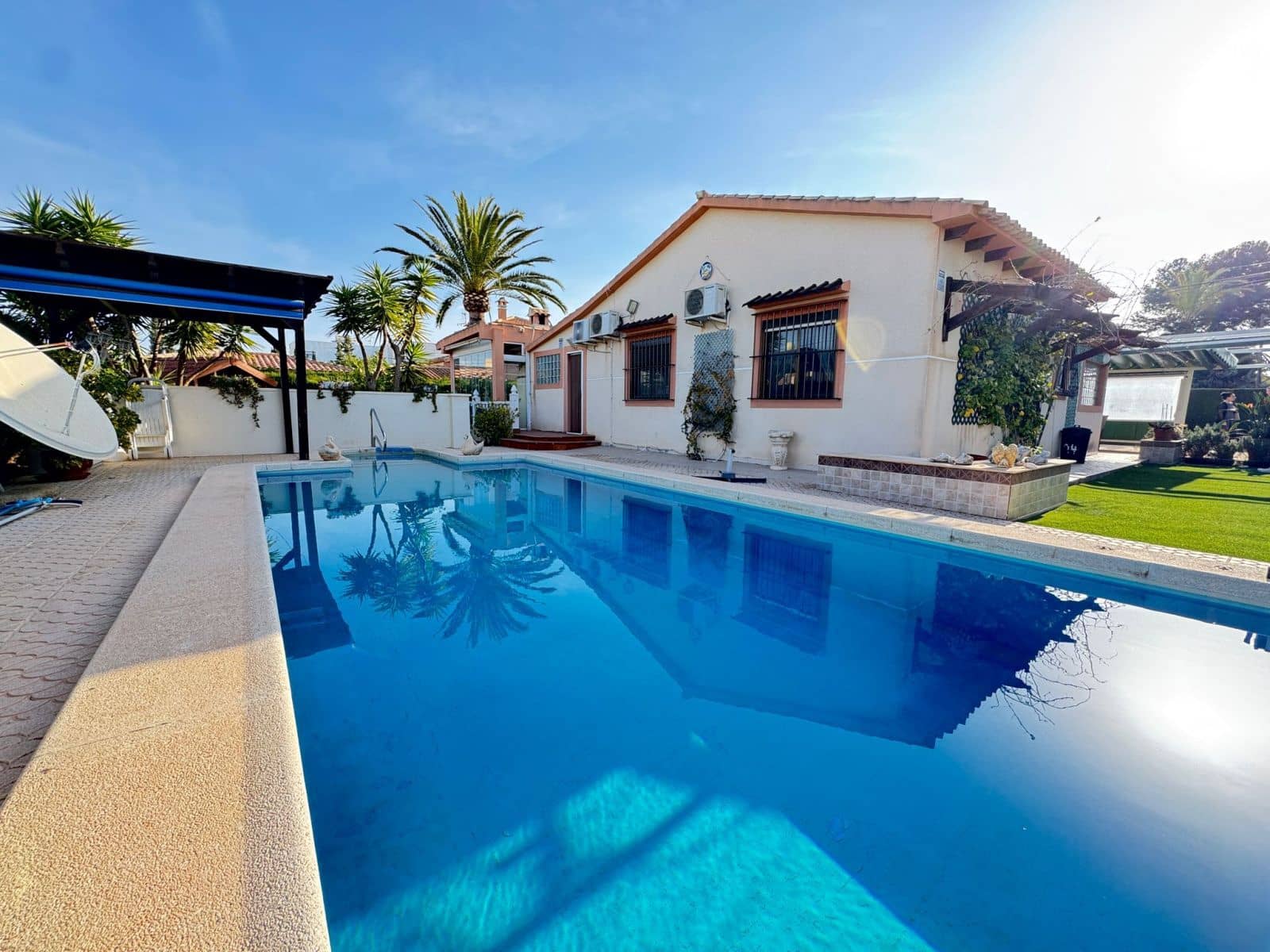 3 Zimmer Villa zu verkaufen in Cabo Roig mit Pool Garage - 790.000 € (Ref: 10088044)