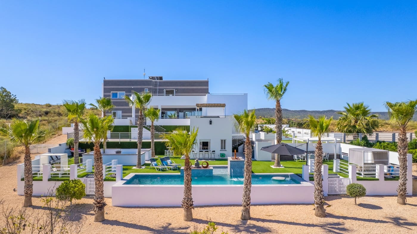 5 bedroom Villa for sale in Torremendo with pool - € 1,695,000 (Ref: 10088045)