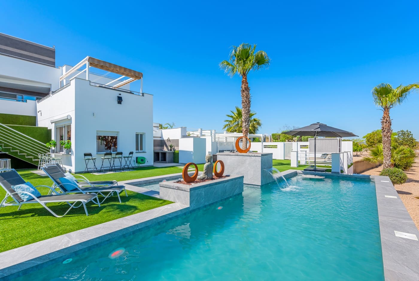 5 bedroom Villa for sale in Torremendo with pool - € 1,695,000 (Ref: 10088045)