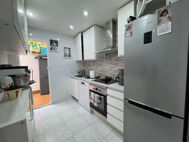3 makuuhuone Omakotitalo myytävänä paikassa Playa Flamenca, Orihuela mukana uima-altaan - 169 900 € (Ref: 10088085)
