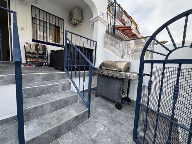 3 makuuhuone Omakotitalo myytävänä paikassa Playa Flamenca, Orihuela mukana uima-altaan - 169 900 € (Ref: 10088085)