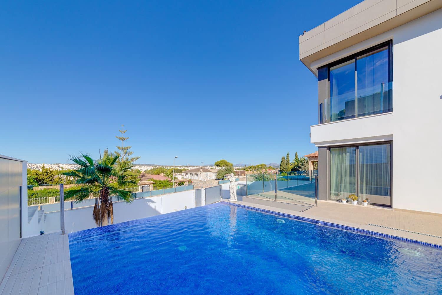 3 bedroom Villa for sale in Los Balcones with pool garage - € 1,250,000 (Ref: 10088087)