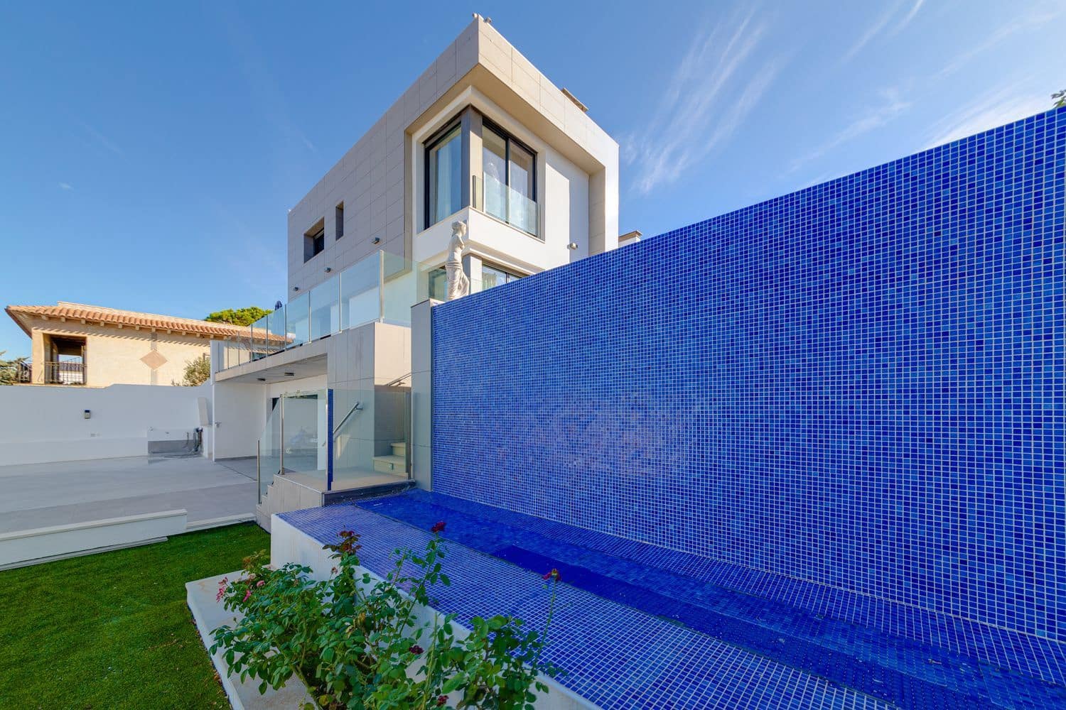 3 bedroom Villa for sale in Los Balcones with pool garage - € 1,250,000 (Ref: 10088087)
