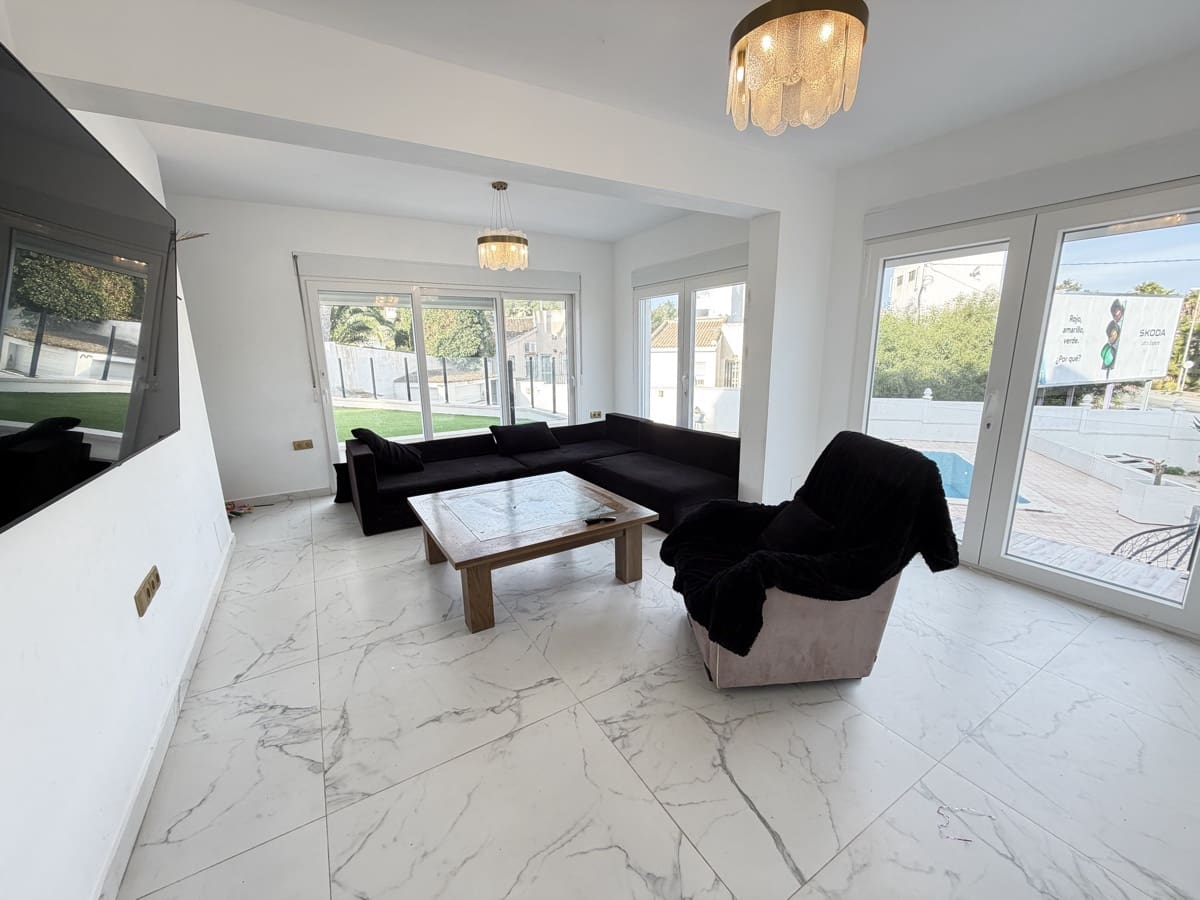 6 sovrum Villa till salu i Villamartin med pool garage - 695 000 € (Ref: 10088115)