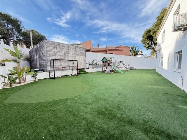 6 sovrum Villa till salu i Villamartin, Orihuela med pool garage - 695 000 € (Ref: 10088115)