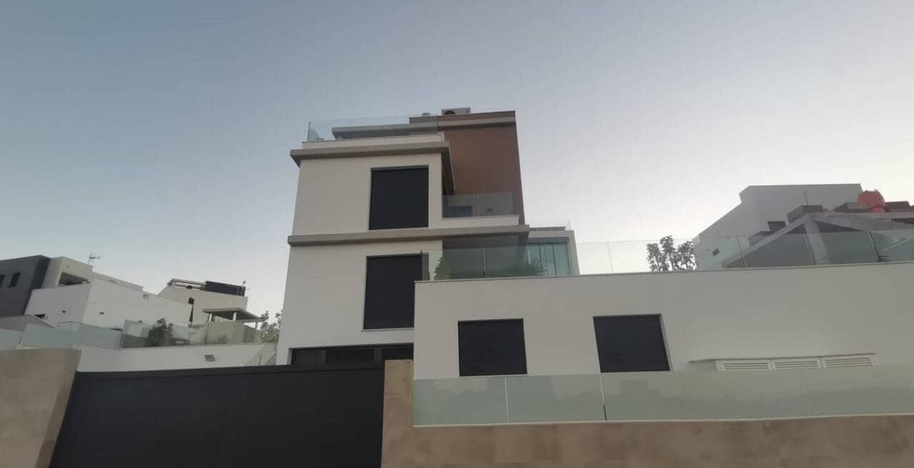 Chalet de 6 habitaciones en Campoamor en venta con piscina garaje - 1.780.000 € (Ref: 10088125)