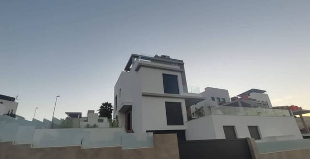 Chalet de 6 habitaciones en Campoamor, Orihuela en venta con piscina garaje - 1.780.000 € (Ref: 10088125)