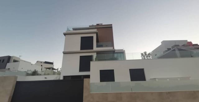 Chalet de 6 habitaciones en Campoamor, Orihuela en venta con piscina garaje - 1.780.000 € (Ref: 10088125)