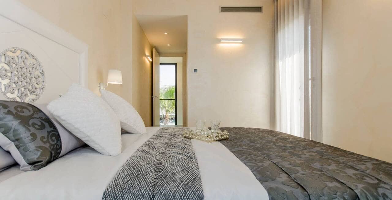 Chalet de 3 habitaciones en Campoamor en venta con piscina garaje - 1.195.000 € (Ref: 10088133)