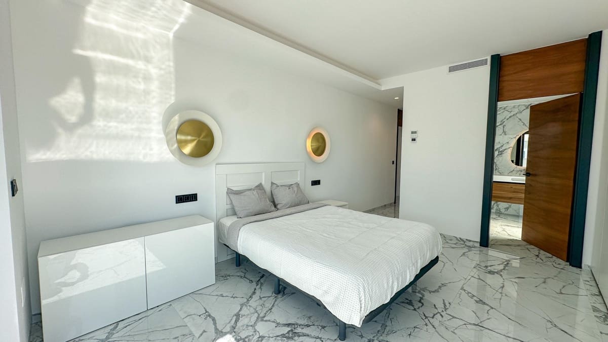 4 Zimmer Villa zu verkaufen in Villamartin mit Pool Garage - 2.950.000 € (Ref: 10088149)