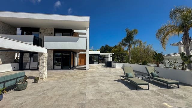 4 makuuhuone Huvila myytävänä paikassa Villamartin, Orihuela mukana uima-altaan 
autotalli - 2 950 000 € (Ref: 10088149)