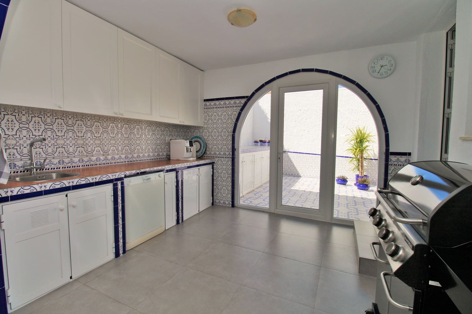 Chalet de 3 habitaciones en Villamartin en venta con piscina garaje - 499.000 € (Ref: 10088159)