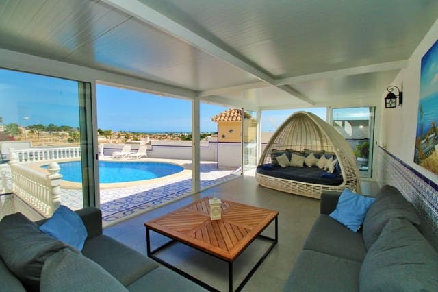 Chalet de 3 habitaciones en Villamartin, Orihuela en venta con piscina garaje - 499.000 € (Ref: 10088159)