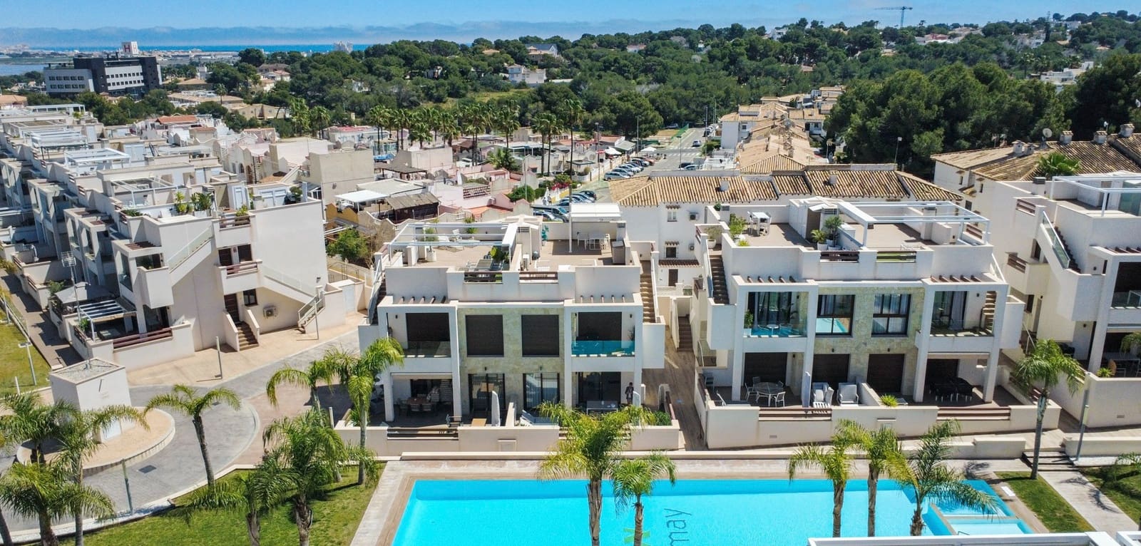 2 Zimmer Apartment zu verkaufen in Torrevieja mit Pool Garage - 299.000 € (Ref: 10088161)