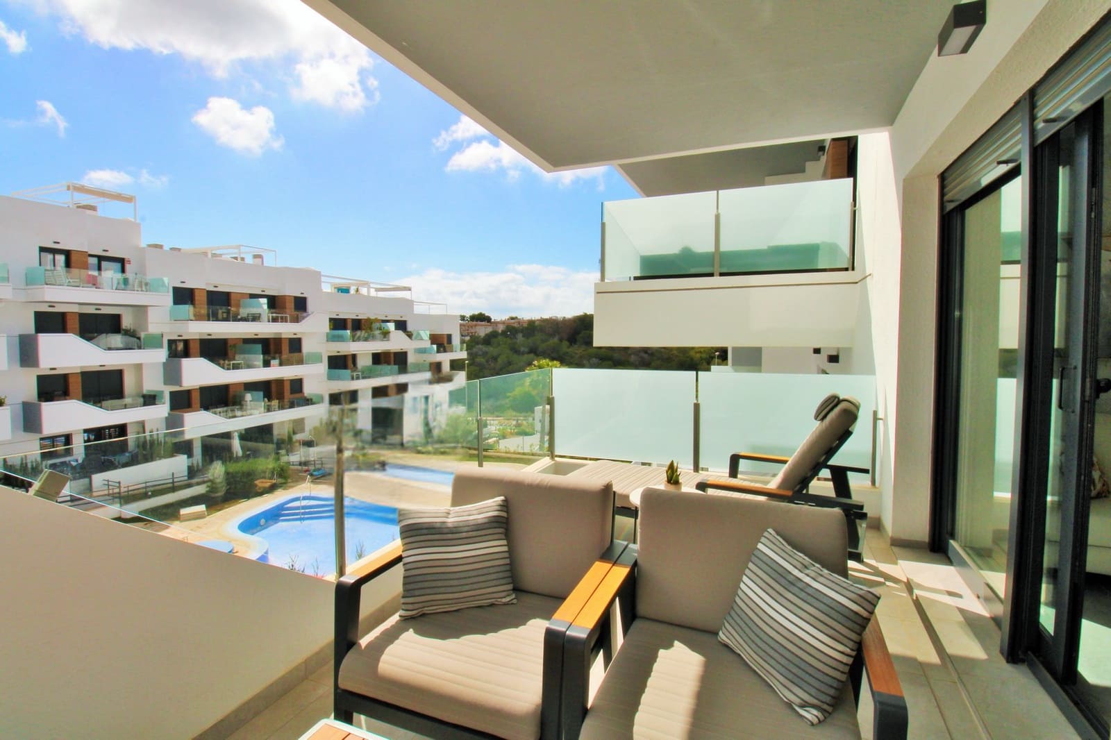 Apartamento de 2 habitaciones en Villamartin en venta con piscina - 229.000 € (Ref: 10088174)