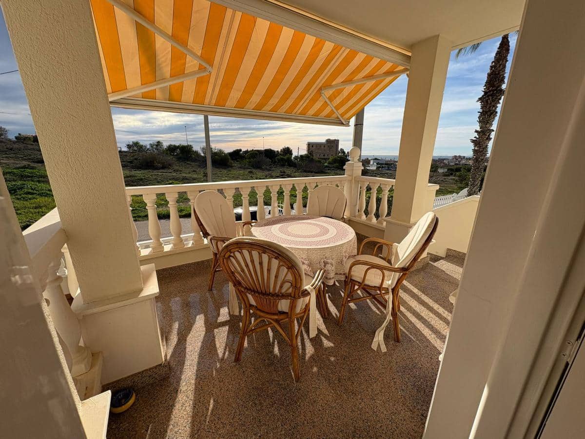 4 makuuhuone Huvila myytävänä paikassa Torrevieja mukana uima-altaan - 594 900 € (Ref: 10088211)
