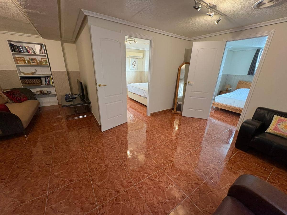 4 makuuhuone Huvila myytävänä paikassa Torrevieja mukana uima-altaan - 594 900 € (Ref: 10088211)