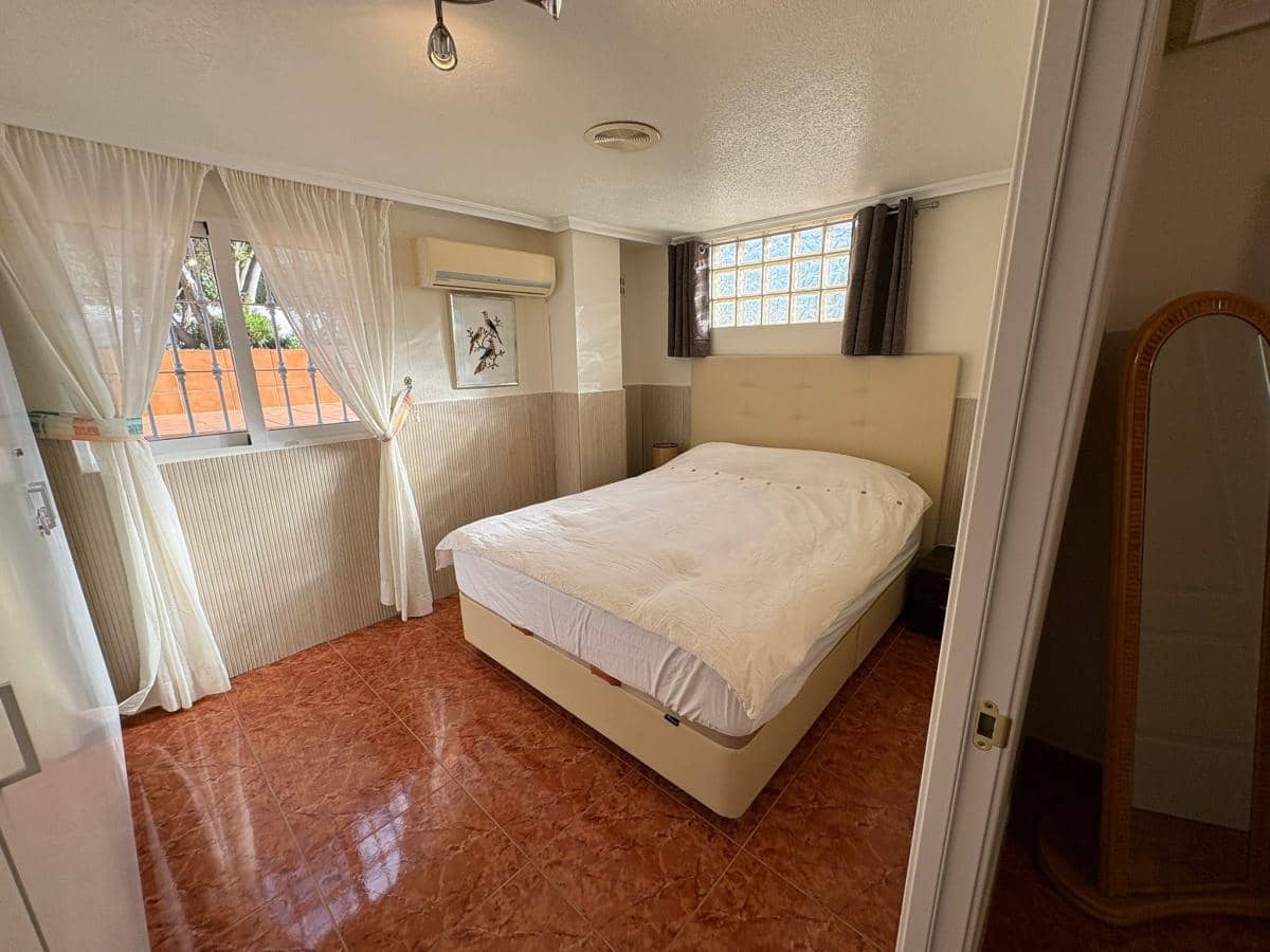 4 makuuhuone Huvila myytävänä paikassa Torrevieja mukana uima-altaan - 594 900 € (Ref: 10088211)