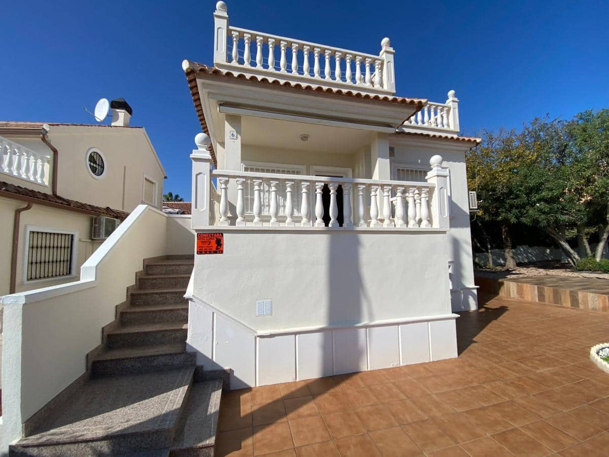 4 makuuhuone Huvila myytävänä paikassa Torrevieja mukana uima-altaan - 594 900 € (Ref: 10088211)