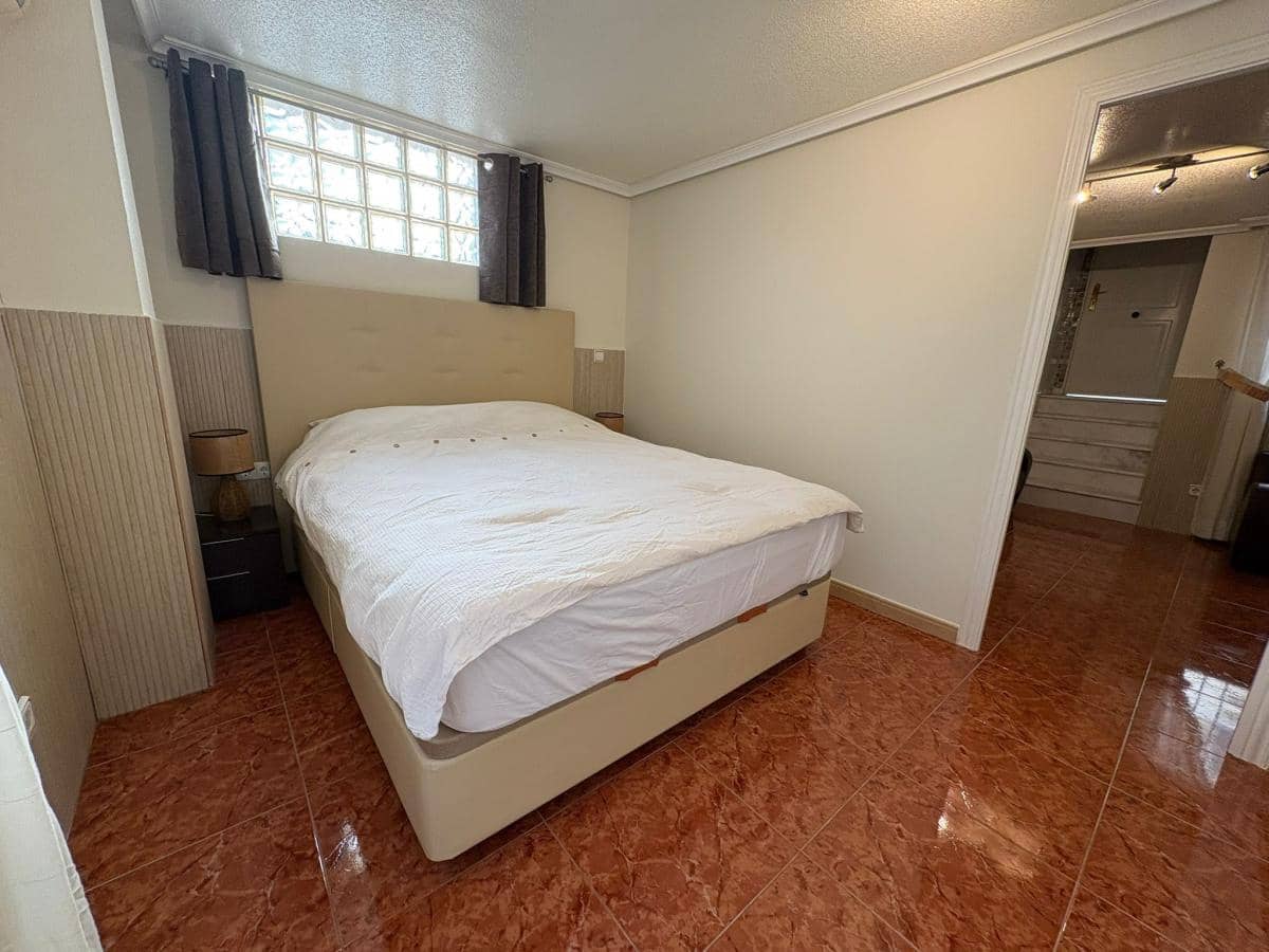 4 makuuhuone Huvila myytävänä paikassa Torrevieja mukana uima-altaan - 594 900 € (Ref: 10088211)