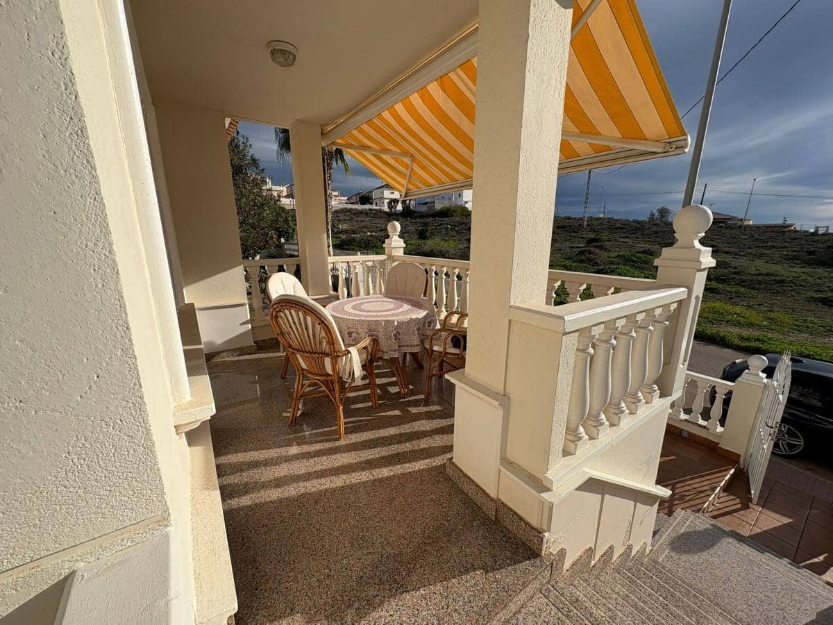 4 makuuhuone Huvila myytävänä paikassa Torrevieja mukana uima-altaan - 594 900 € (Ref: 10088211)