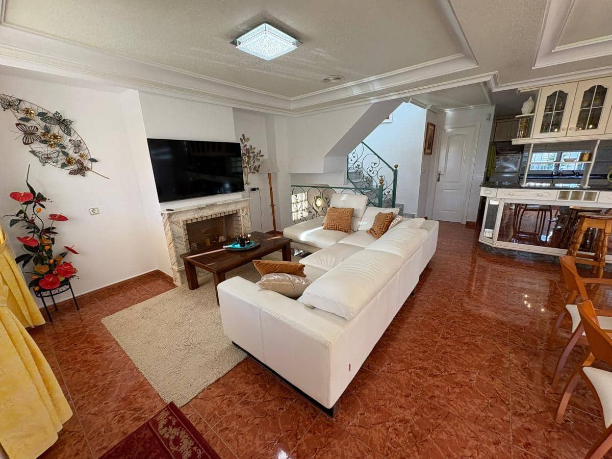 4 makuuhuone Huvila myytävänä paikassa Torrevieja mukana uima-altaan - 594 900 € (Ref: 10088211)