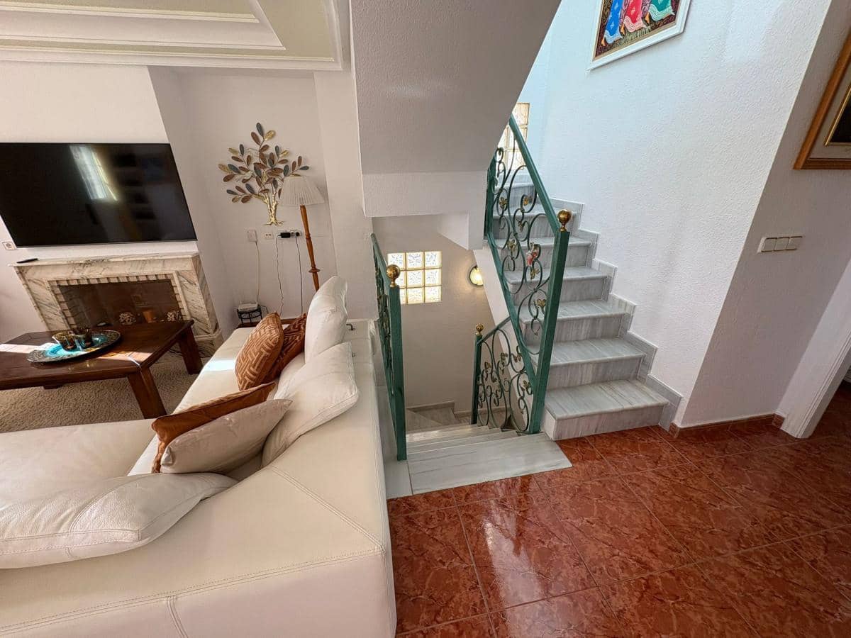 4 makuuhuone Huvila myytävänä paikassa Torrevieja mukana uima-altaan - 594 900 € (Ref: 10088211)