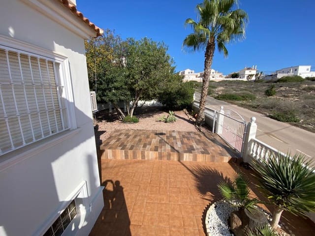 4 soveværelse Villa til salg i Torrevieja med swimmingpool - € 594.900 (Ref: 10088211)