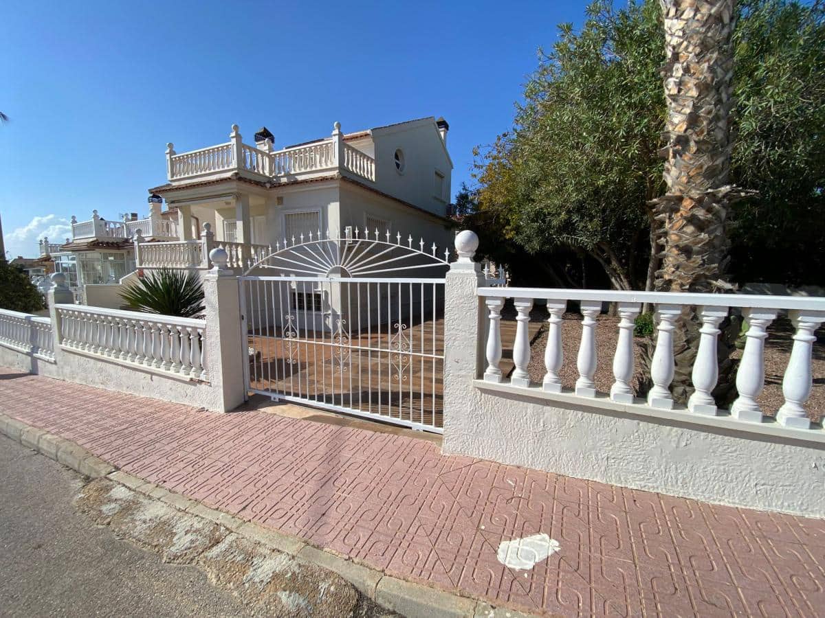 4 makuuhuone Huvila myytävänä paikassa Torrevieja mukana uima-altaan - 594 900 € (Ref: 10088211)
