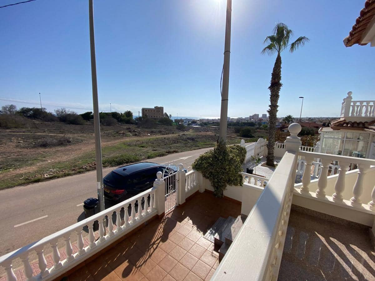 4 makuuhuone Huvila myytävänä paikassa Torrevieja mukana uima-altaan - 594 900 € (Ref: 10088211)