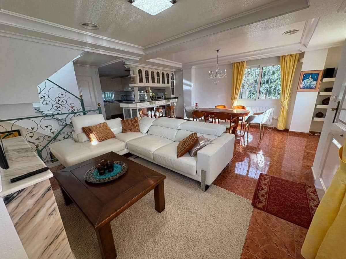 4 makuuhuone Huvila myytävänä paikassa Torrevieja mukana uima-altaan - 594 900 € (Ref: 10088211)