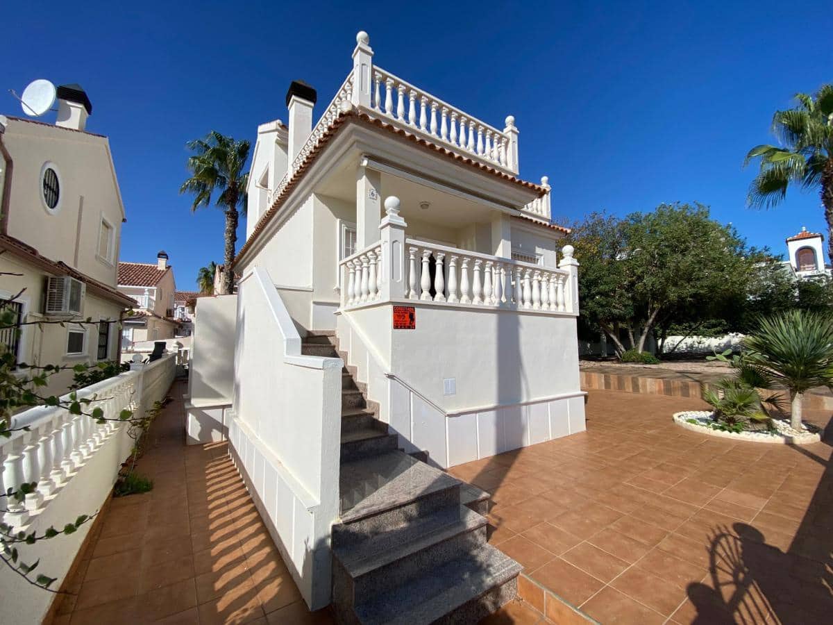4 makuuhuone Huvila myytävänä paikassa Torrevieja mukana uima-altaan - 594 900 € (Ref: 10088211)
