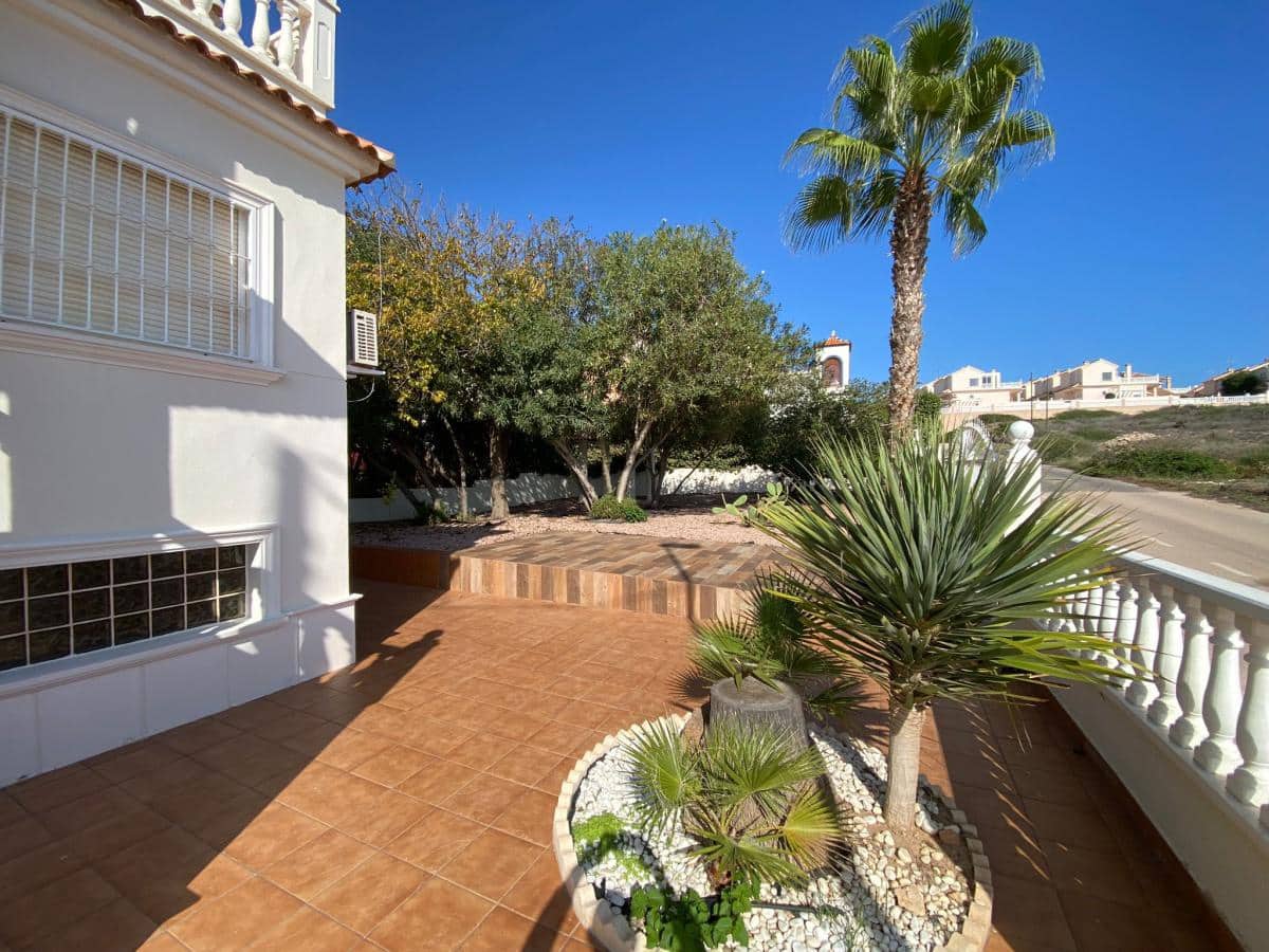 4 makuuhuone Huvila myytävänä paikassa Torrevieja mukana uima-altaan - 594 900 € (Ref: 10088211)