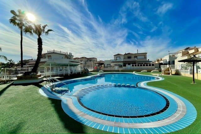 3 soveværelse Byhus til salg i Playa Flamenca med swimmingpool - € 228.000 (Ref: 10088215)