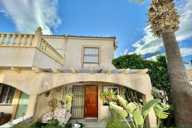 3 soveværelse Byhus til salg i Playa Flamenca med swimmingpool - € 228.000 (Ref: 10088215)