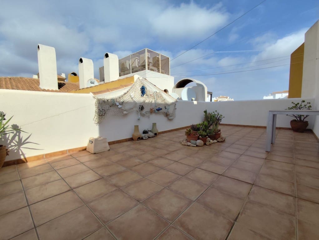 2 soveværelse Lejlighed til salg i Punta Prima med swimmingpool garage - € 299.900 (Ref: 10088239)