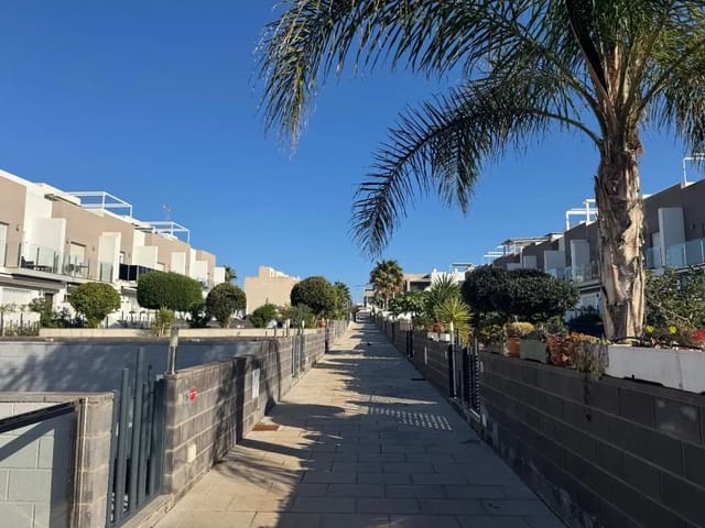 2 soveværelse Byhus til salg i Aguas Nuevas, Torrevieja med swimmingpool garage - € 298.000 (Ref: 10088242)