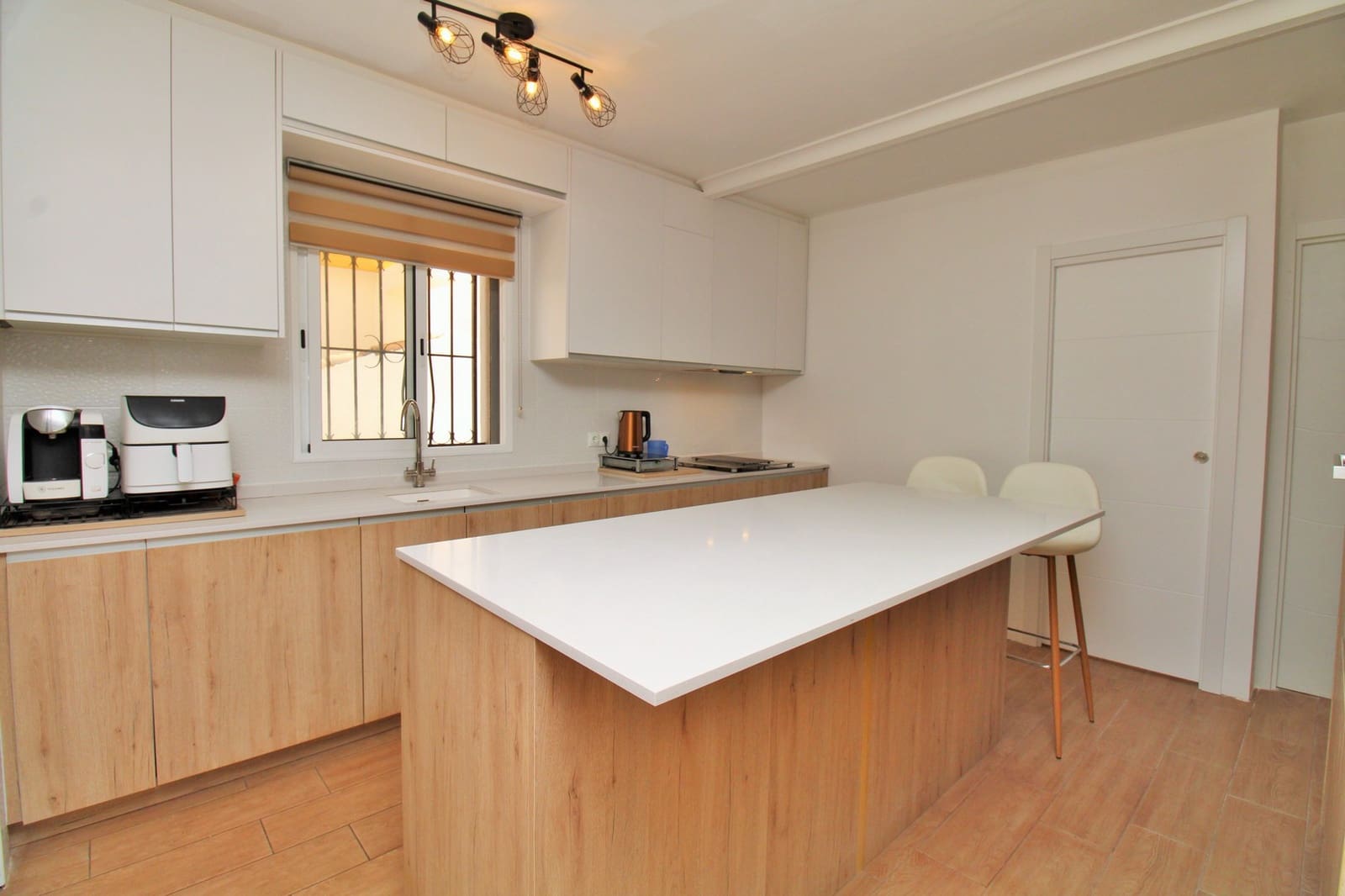 3 bedroom Villa for sale in Villamartin with pool - € 424,900 (Ref: 10088260)