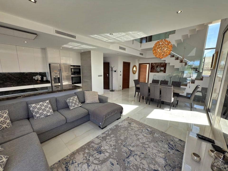 5 soverom Villa til salgs i Orihuela Costa med svømmebasseng garasje - € 850 000 (Ref: 10088329)