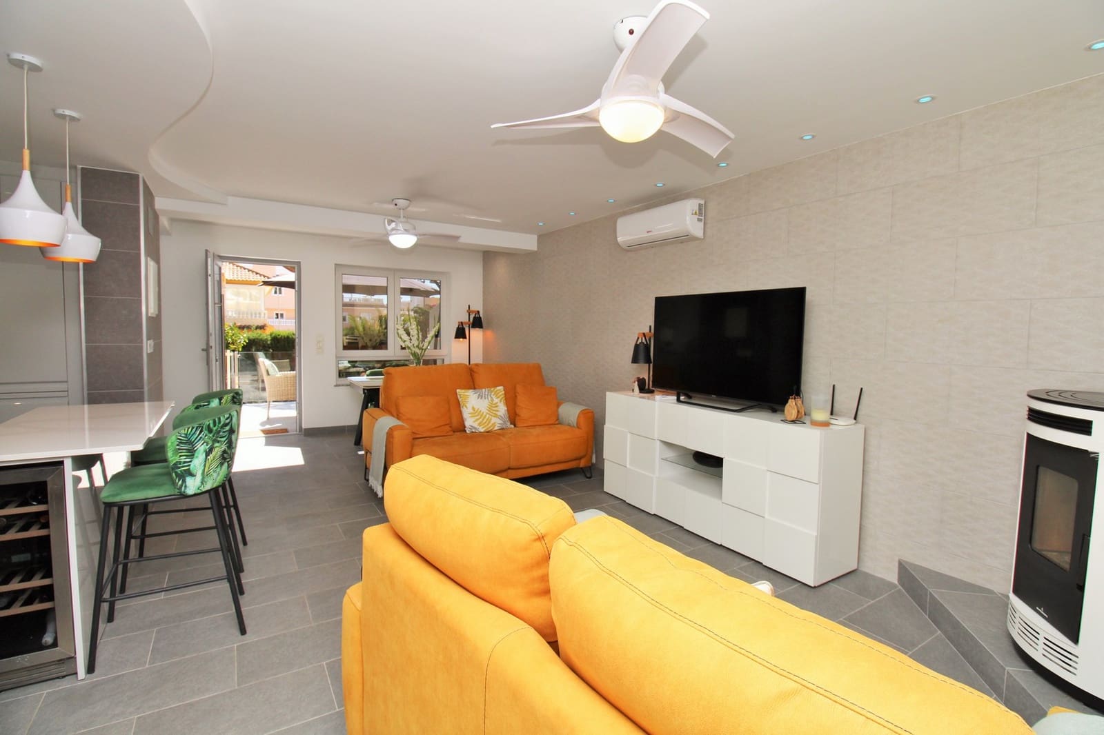 3 quarto Casa em Banda para venda em Villamartin com piscina - 275 000 € (Ref: 10088341)