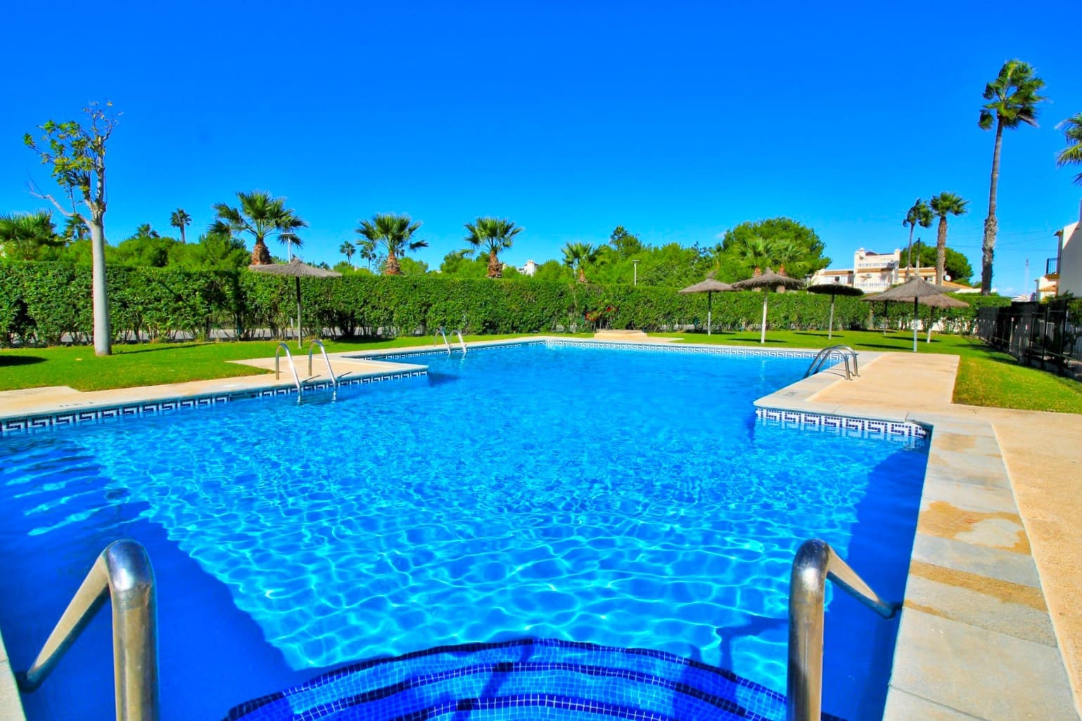3 quarto Casa em Banda para venda em Villamartin com piscina - 275 000 € (Ref: 10088341)