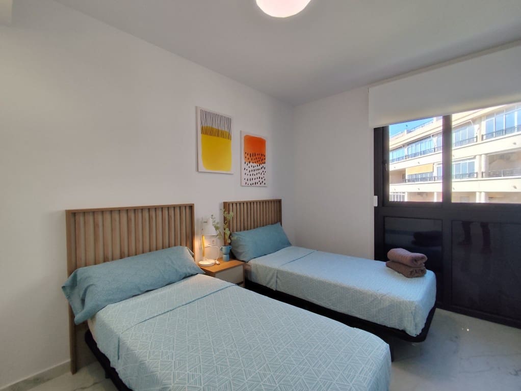 Apartamento de 2 habitaciones en Orihuela Costa en venta con piscina garaje - 315.000 € (Ref: 10096903)