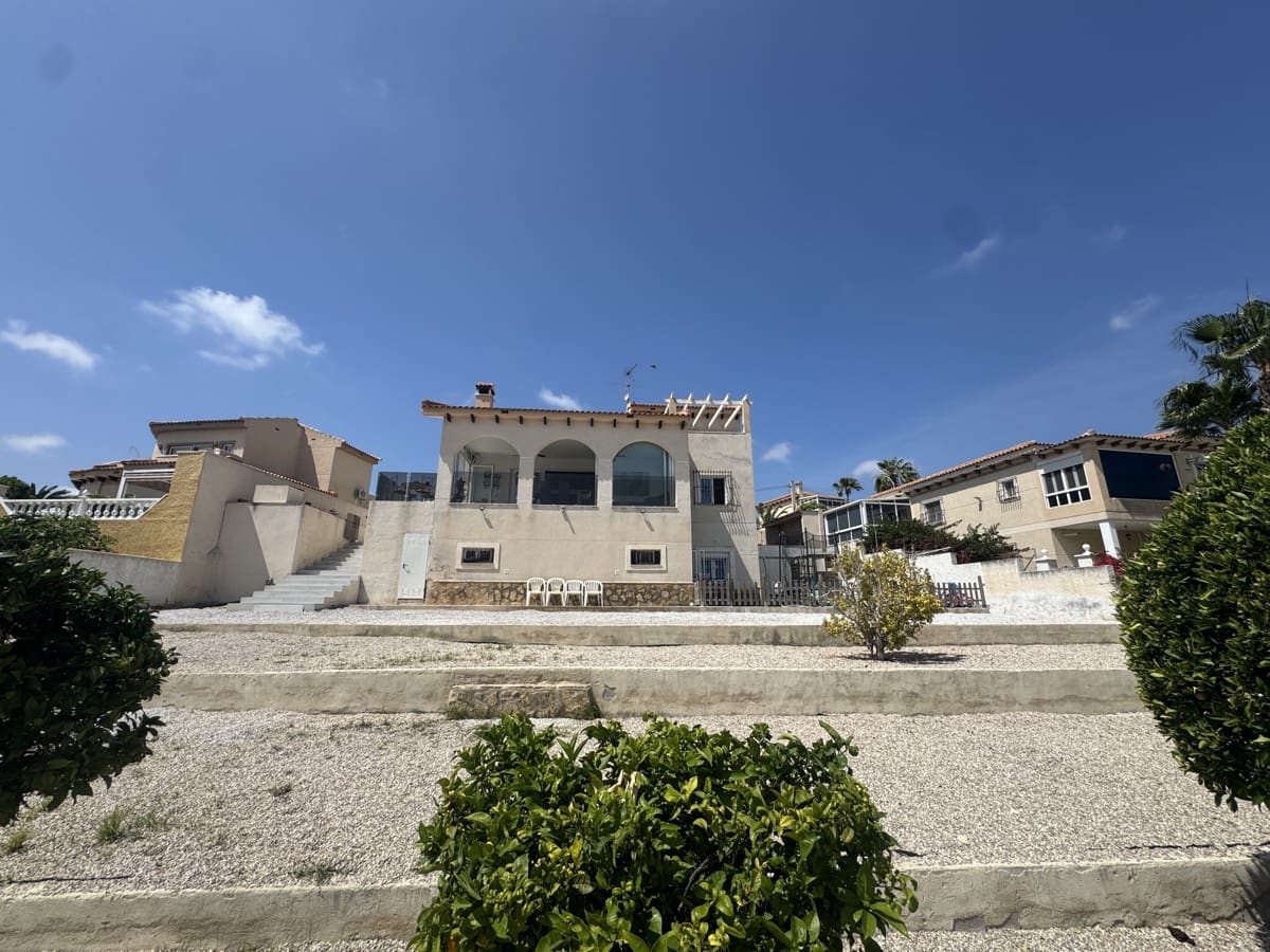 Chalet de 5 habitaciones en San Miguel de Salinas en venta con garaje - 599.999 € (Ref: 10096905)