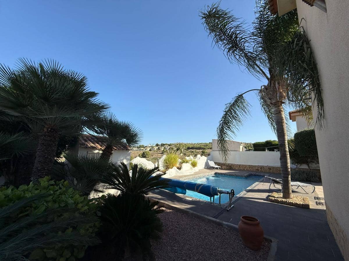 3 slaapkamer Villa te koop in San Miguel de Salinas met zwembad garage - € 525.000 (Ref: 10096919)